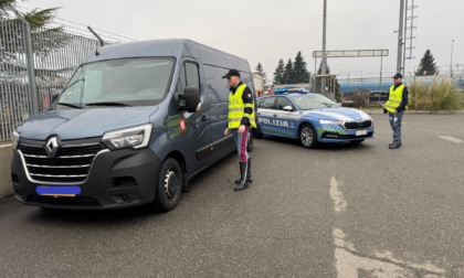 La Polizia di Alessandria sequestra merce alimentare avariata: due persone denunciate