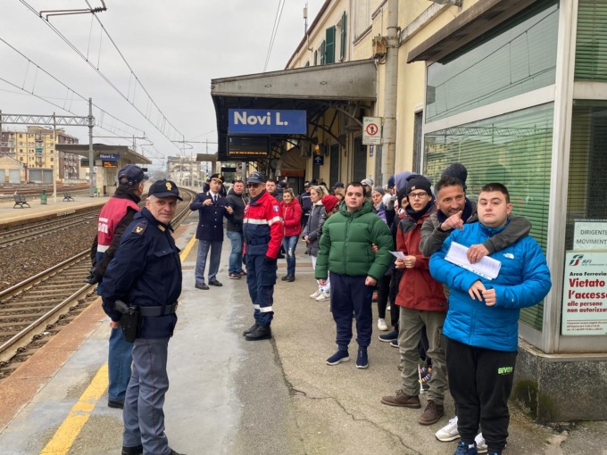 La Polfer incontra dei giovani novesi per promuovere la sicurezza ferroviaria