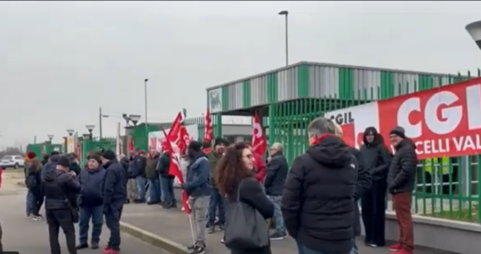 Sit in a Crescentino contro il licenziamento di un dipendente di Sicur2000