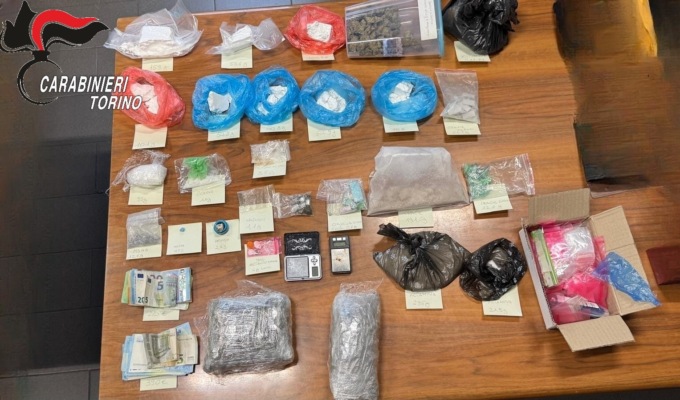 Nichelino: vari tipi di droga nel garage, arrestato un 30enne