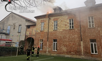 A fuoco il tetto dell'oratorio di Casale Monferrato: incendio causato da una stufa a legna