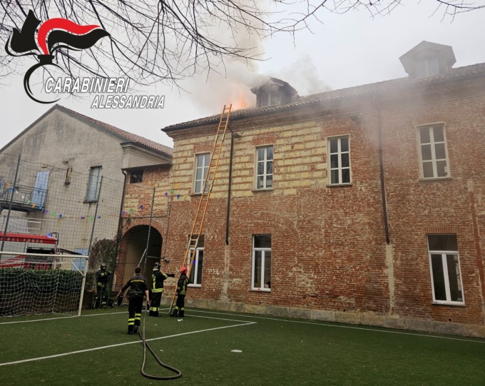 A fuoco il tetto dell’oratorio di Casale Monferrato: incendio causato da una stufa a legna