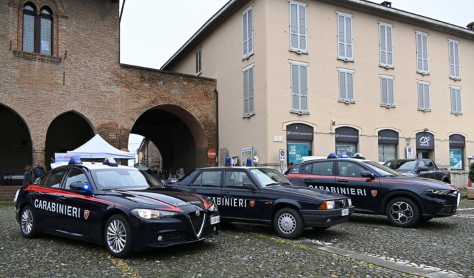 I Carabinieri alla Castelnuovo Classica con la storica Alfa Romeo 75