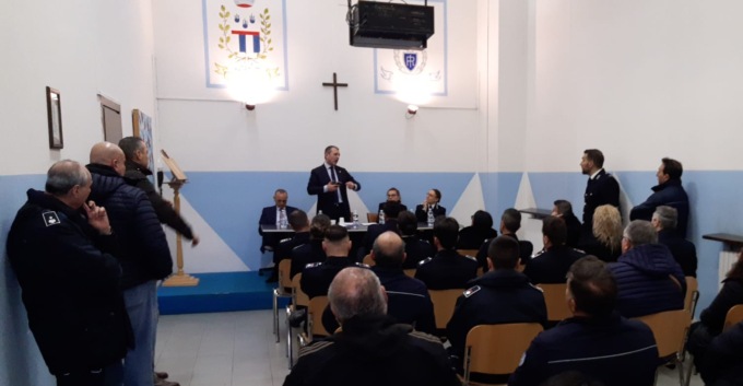 Il sottosegretario alla Giustizia Delmastro ad Alessandria: “Più agenti in organico alle carceri”