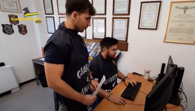 Frodi carosello e imprese fantasma: la Guardia di Finanza di Asti chiude 29 partite Iva