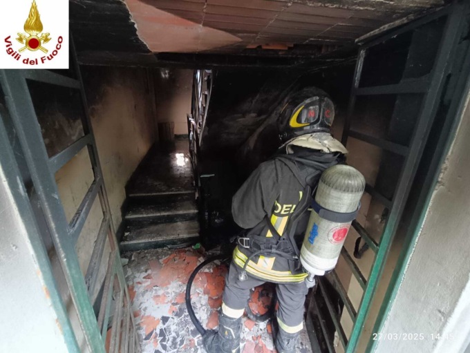Incendio in un edificio abbandonato in via Giordano Bruno ad Alessandria