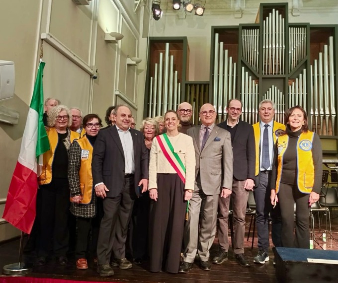 I Lions consegnano il Tricolore al Conservatorio Vivaldi di Alessandria