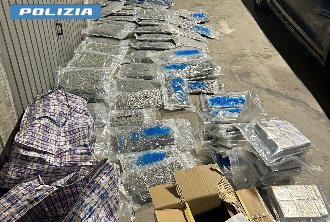 Oltre 110 chili di marijuana e hashish in un garage: maxi sequestro della Polizia a Orbassano