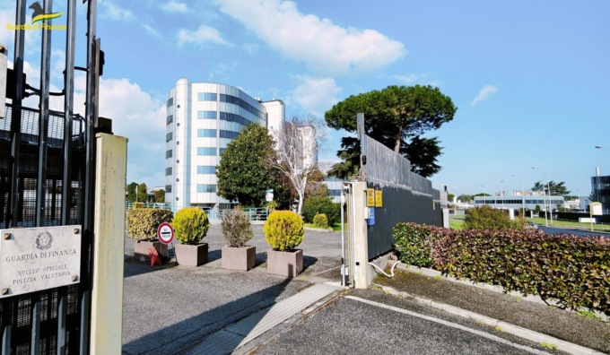 Torino, indagine della Guardia di Finanza per abusivismo bancario, falso in bilancio e corruzione