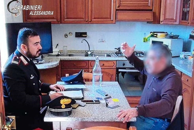 Non può muoversi da casa: i Carabinieri risolvono con la denuncia “a domicilio”