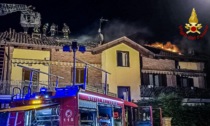 A fuoco il tetto di un'abitazione a Salassa, nel Torinese: l'intervento dei Vigili del fuoco