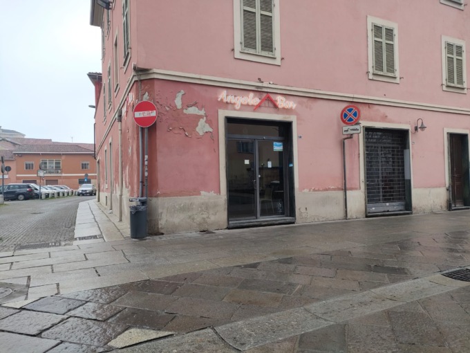 Alessandria, 35enne con multiple ferite da arma bianca in centro
