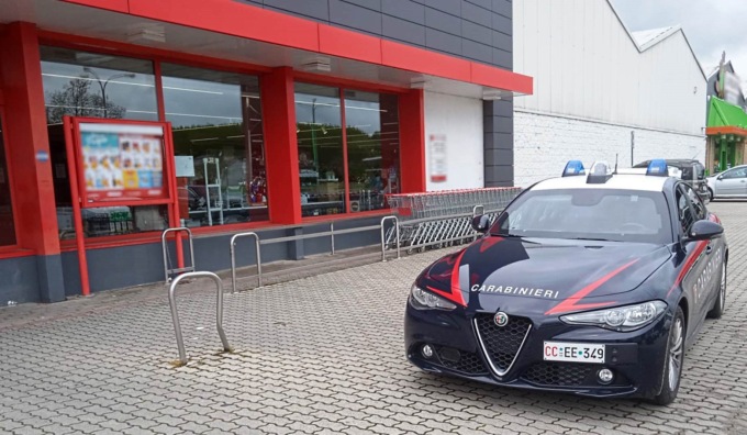 Furti nei parcheggi dei supermercati dell’acquese: denunciate due persone
