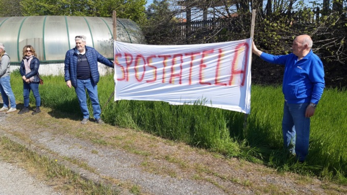 A Pontecurone una catena umana contro il quadruplicamento della linea ferroviaria