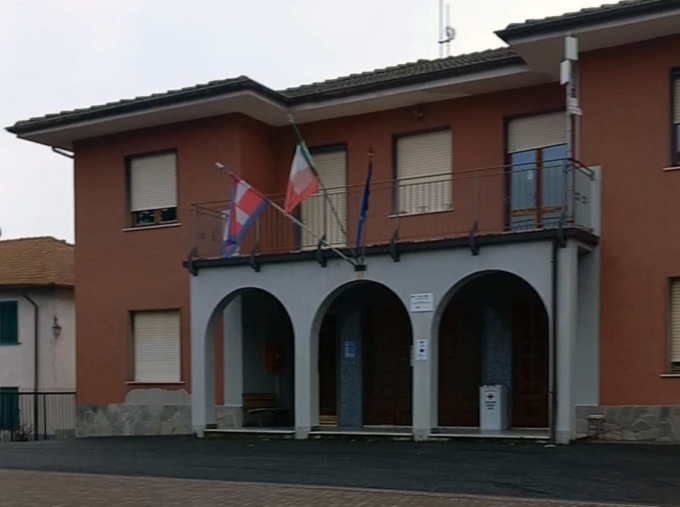 Funzionaria comunale denunciata dal sindaco di Pareto: la Procura archivia