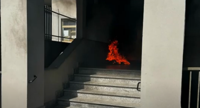 Vandali danno fuoco ai vestiti destinati ai poveri della Caritas acquese