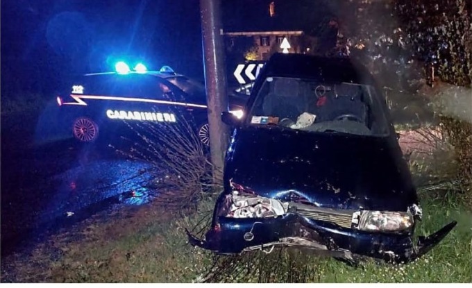Brignano Frascata: il conducente sparisce dopo l’incidente, poi chiama i Carabinieri per spiegare