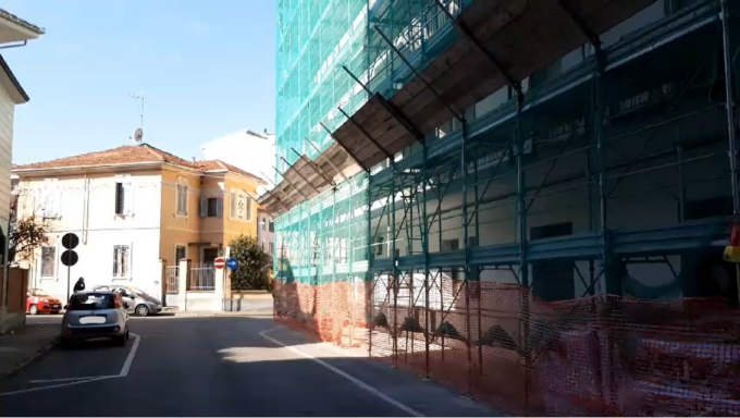 Cade da un’impalcatura in via Abba Cornaglia ad Alessandria: operaio in codice rosso