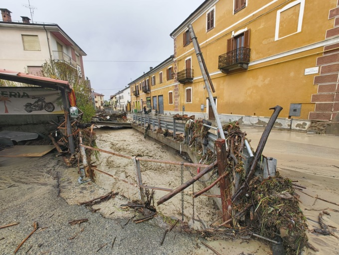 Il maltempo spazza il Piemonte. Un morto annegato nel Chivassese
