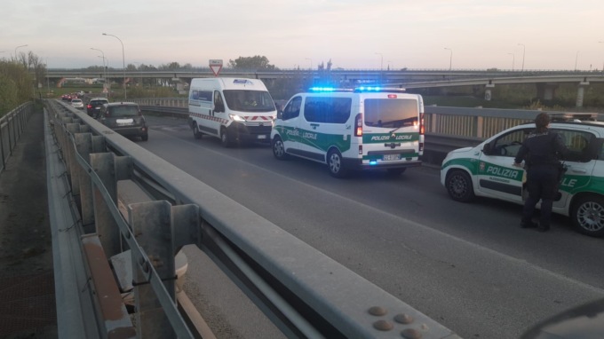 Incidente sul ponte Forlanini ad Alessandria: ferito un motociclista