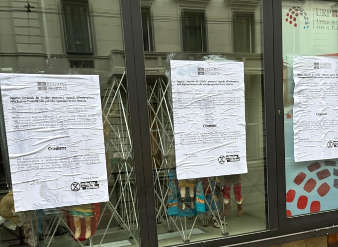 Manifesti abusivi sulle vetrine dell’Urp del Consiglio regionale, Nicco: “Ferma condanna”