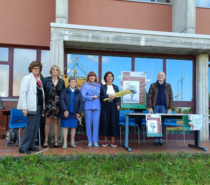Al liceo Amaldi di Novi Ligure la mostra per la Pace dell’artista Gagliardo