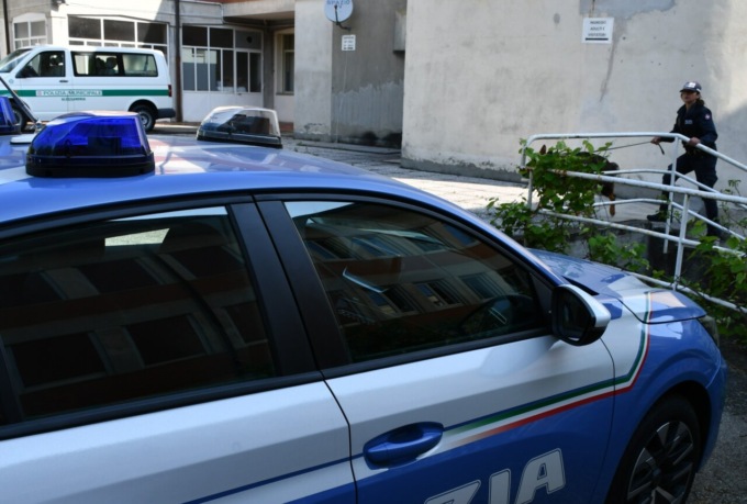 Droga e armi a scuola: denunciati tre giovani a Casale Monferrato