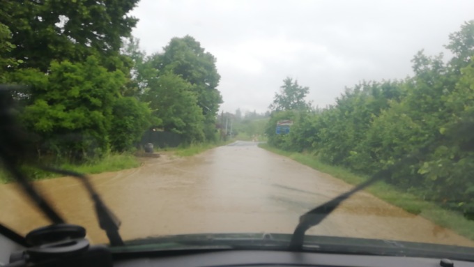 Maltempo: allagamenti lungo le strade di Valmadonna. Disagi anche nel Valenzano