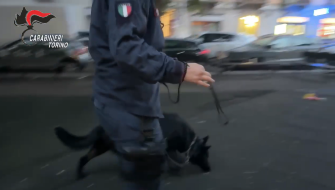 Controlli serrati dei Carabinieri nel quartiere Barriera Milano di Torino