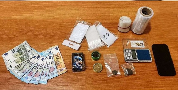 Sorpreso con dosi pronte per lo spaccio: arrestato pusher a Valenza
