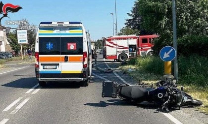Tortona, tenta un sorpasso e si scontra con un’auto: due motociclisti al Pronto Soccorso