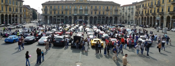 Bolidi e solidarietà, in piazza Garibaldi ad Alessandria, a sostegno dell’ospedale Infantile