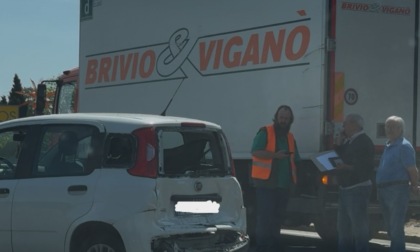 Incidente fra camion e auto alla rotonda di Spinetta Marengo. Scontro tra tre veicolo a Castelceriolo