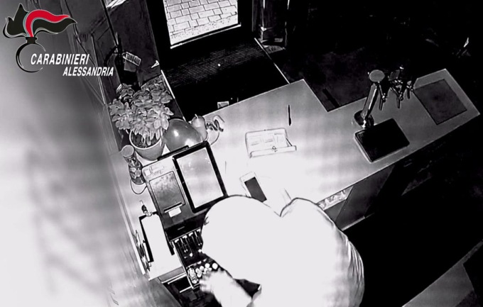 Arrestato dai carabinieri ad Alessandria l’autore seriale delle spaccate ai negozi