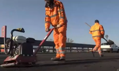 La riduzione dei finanziamenti per le buche in strada mette d'accordo destra e sinistra