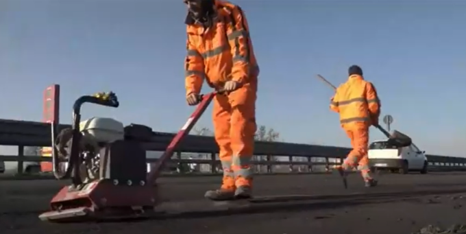 La riduzione dei finanziamenti per le buche in strada mette d’accordo destra e sinistra
