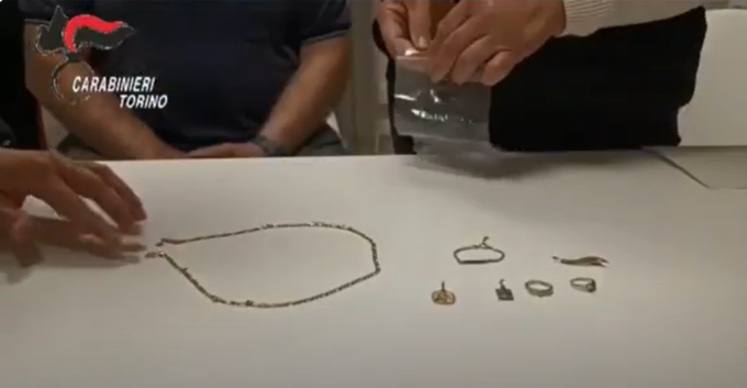 Nel Torinese i Carabinieri recuperano l’oro rubato agli anziani