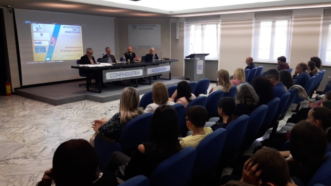 Un patentino per usare in modo consapevole lo smartphone: la consegna ad Alessandria