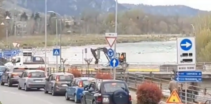 Traffico congestionato nelle ore di punta per i lavori sui ponti di Ovada