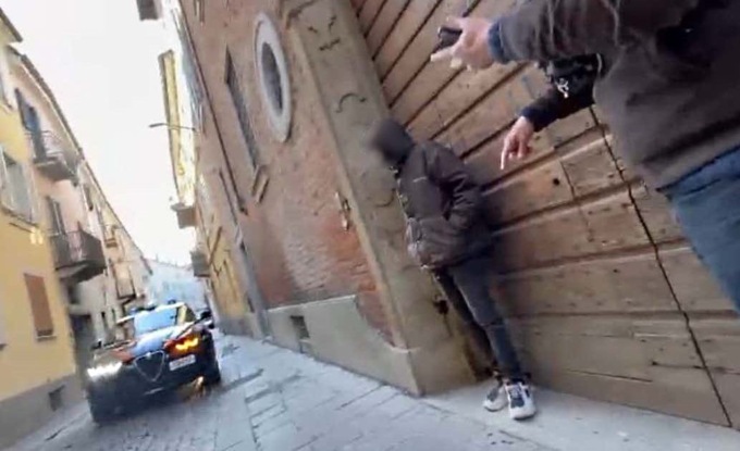 Denunciato il rapinatore violento che aggrediva le persone in centro ad Alessandria