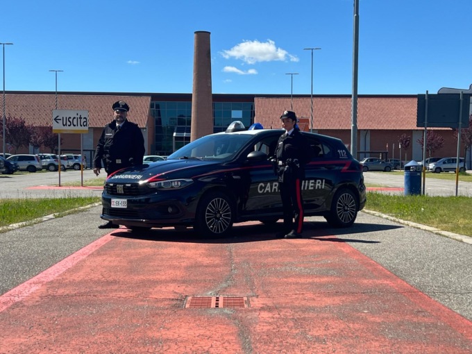Nizza Monferrato, Carabinieri arrestano in flagranza autori di furto in parcheggio di centro commerciale