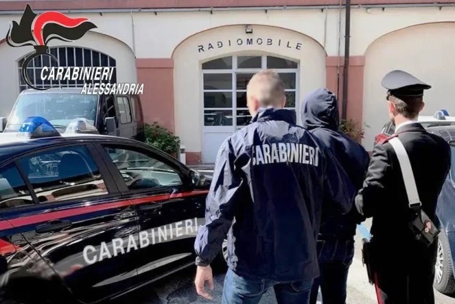 Accoltella vicino di casa dopo una lite per futili motivi: arrestato 41enne a Casale Monferrato