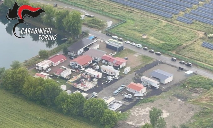 Controlli nel campo nomadi a Settimo Torinese: 4 denunce per abusi edilizi e sequestro di esplosivi