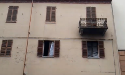 Incendio in un appartamento in via Macchiavelli ad Alessandria: vigili del fuoco sul posto
