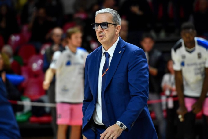 Bertram Derthona: il coach Walter De Raffaele sollevato dall’incarico