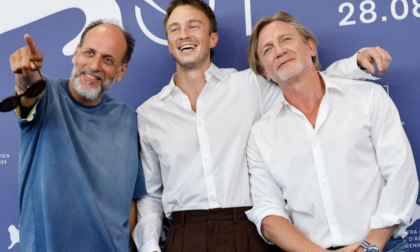 Valenza, mercoledì e venerdì doppia proiezione di "Queer" al Teatro Sociale