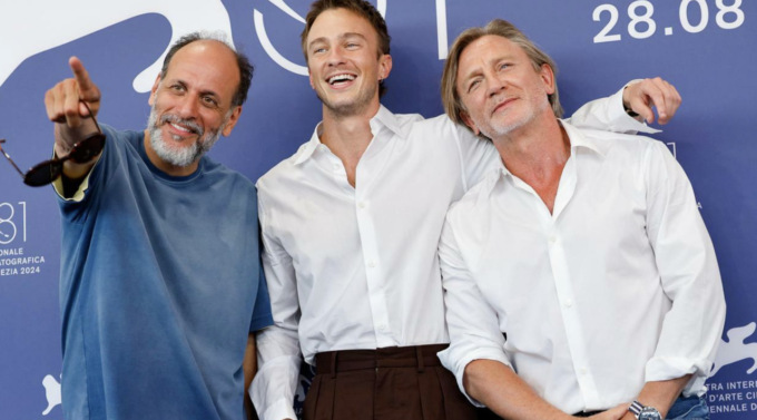 Valenza, mercoledì e venerdì doppia proiezione di “Queer” al Teatro Sociale