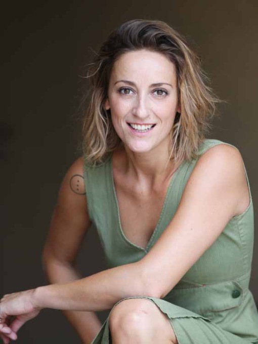 Valenza, domani al Teatro Sociale lo spettacolo “Le donne baciano meglio”