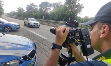 Sfreccia sulla tangenziale di Alessandria ai 145 km/h: ritiro della patente per una neopatentata