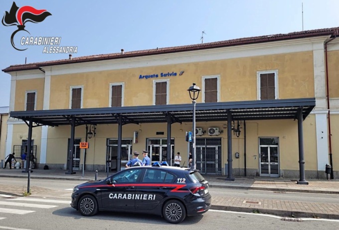 Arquata Scrivia, bloccano il treno in stazione, denunce dei Carabinieri per interruzione pubblico servizio
